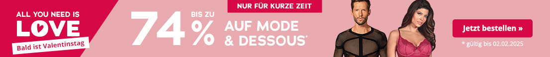 Werbemittel mit rosa Hintergrund für Mode und Dessous. Oben ist ein rot hinterlegtes Verknappungselement mit der Aufschrift „Nur für kurze Zeit“. Darunter ist der Schriftzug „Bis zu 74 % auf Mode & Dessous“ in Weiss. Klein darunter steht: „gültig bis zum 02.02.2025“. Ausserdem ist ein Mann in schwarzem, transparentem Netzshirt, sowie eine Frau in rotem Dessous-Set mit Spitze zu sehen.