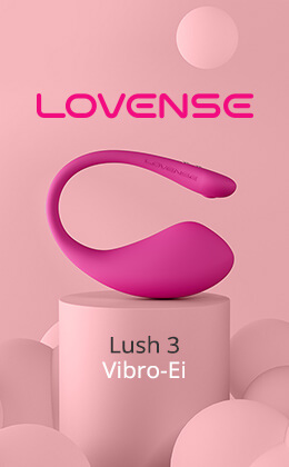 Werbemittel mit rosafarbenem Hintergrund. Oben steht das Lovense-Logo in Pink, darunter der Slogan 'Closing the Distance' in grauer Schrift. Ausserdem ist das Produkt 'Lush 3 Vibro-Ei' in Pink abgebildet, es liegt auf einem rosafarbenen Podest. Am unteren Rand befindet sich ein rot hinterlegter Call-to-Action Button mit der weissen Aufschrift 'Verbessere dein Sexleben »'